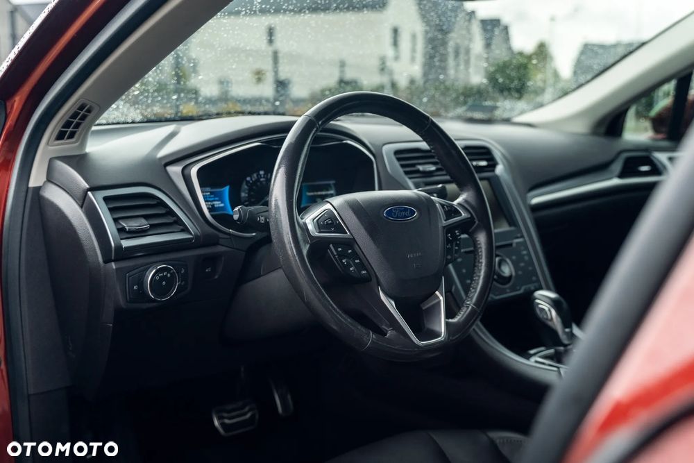 Ford Fusion 2.0 EcoBoost Titanium - 16