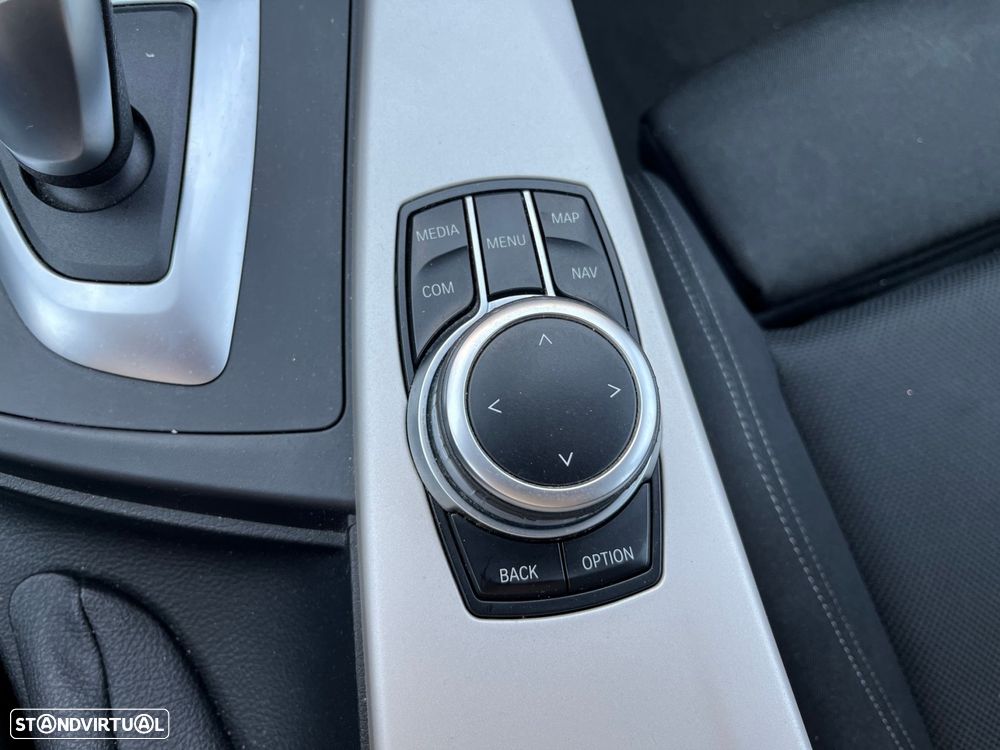 BMW 318 d Line Luxury Auto - 48
