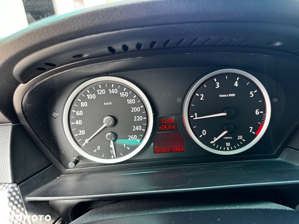 BMW Seria 5 523i Touring - 29