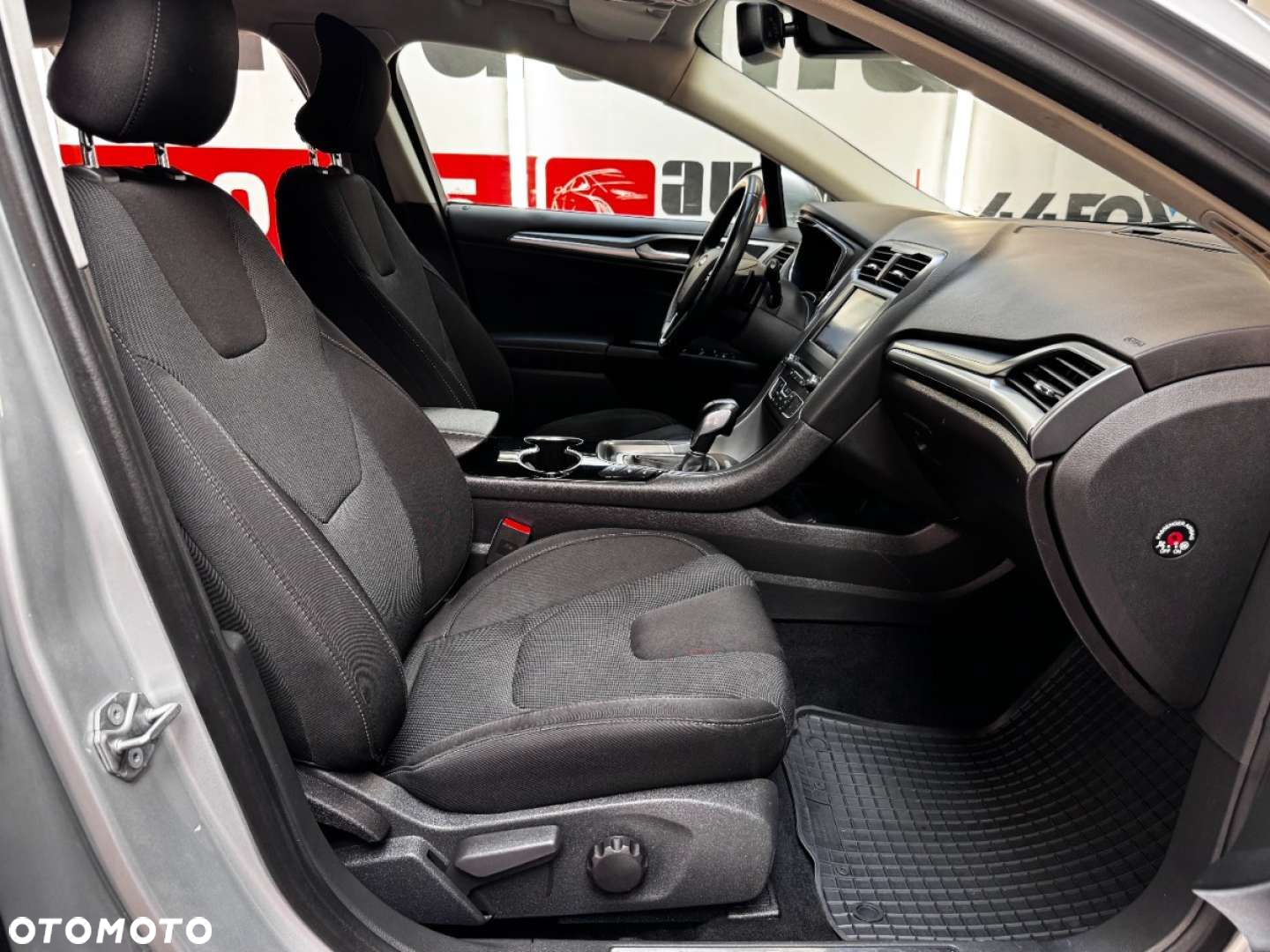 Ford Mondeo - 38