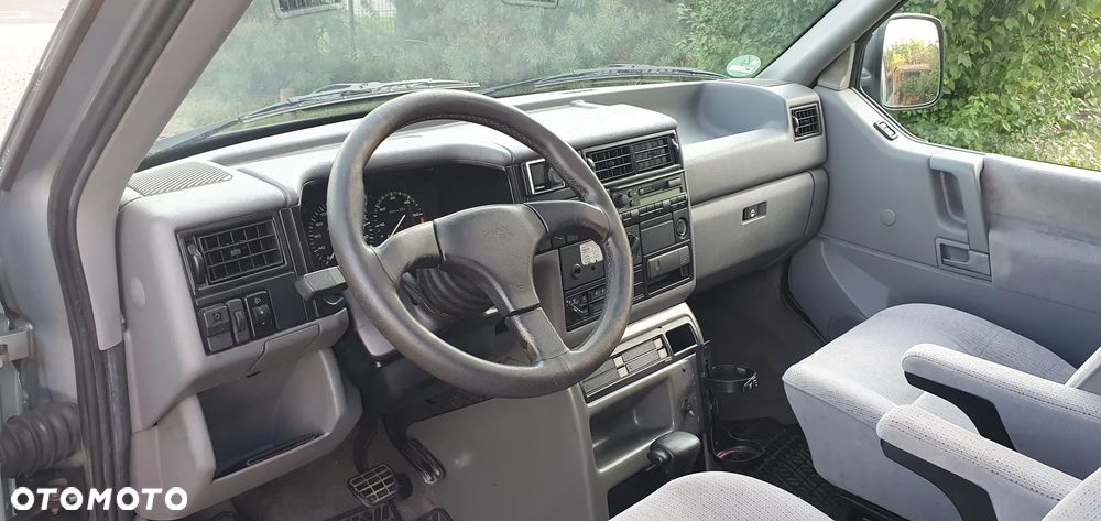 Volkswagen Multivan - 5