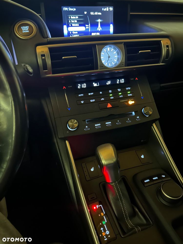 Lexus IS 200t Elegance - 15