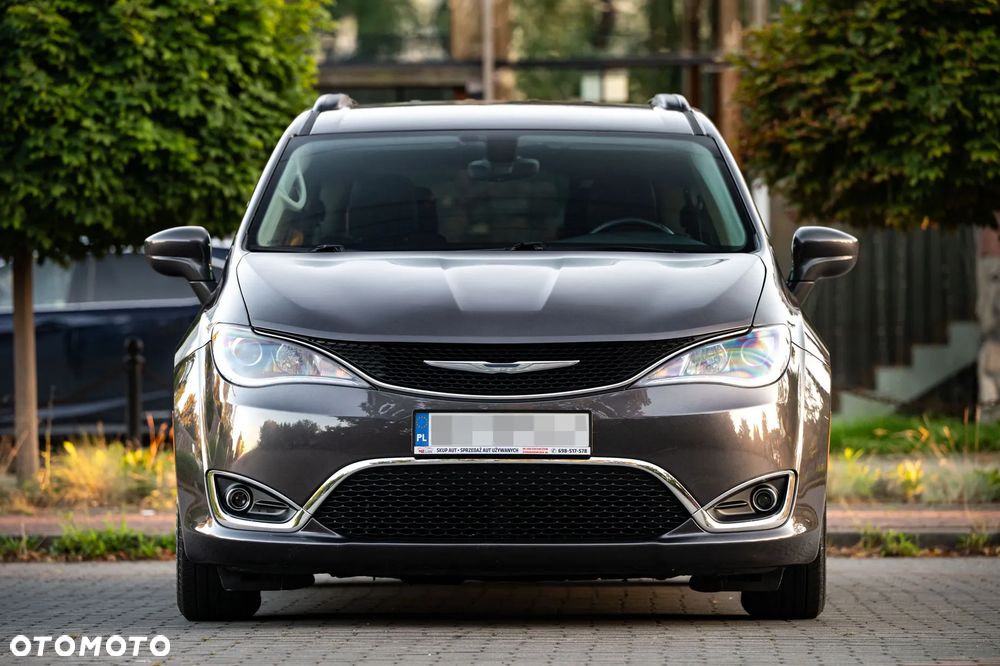 Chrysler Pacifica - 4