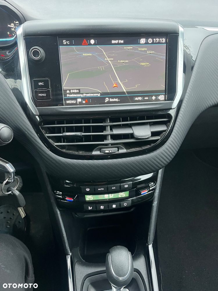 Peugeot 2008 PureTech 110 Stop&Start EAT6 GT-Line Edition - 22