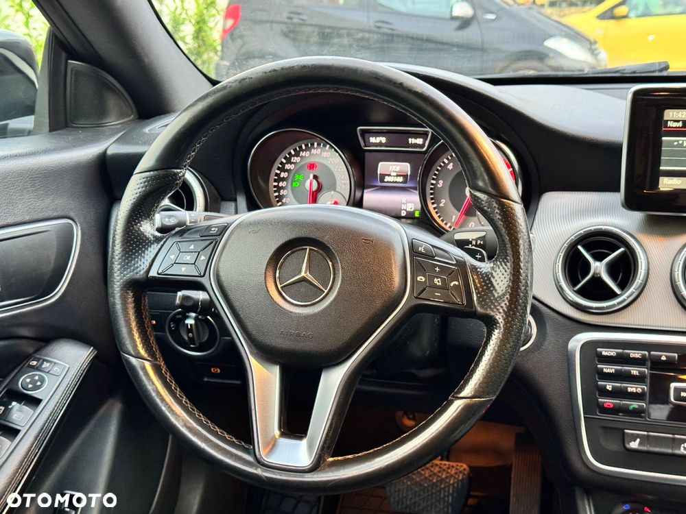 Mercedes-Benz CLA 180 7G-DCT - 18