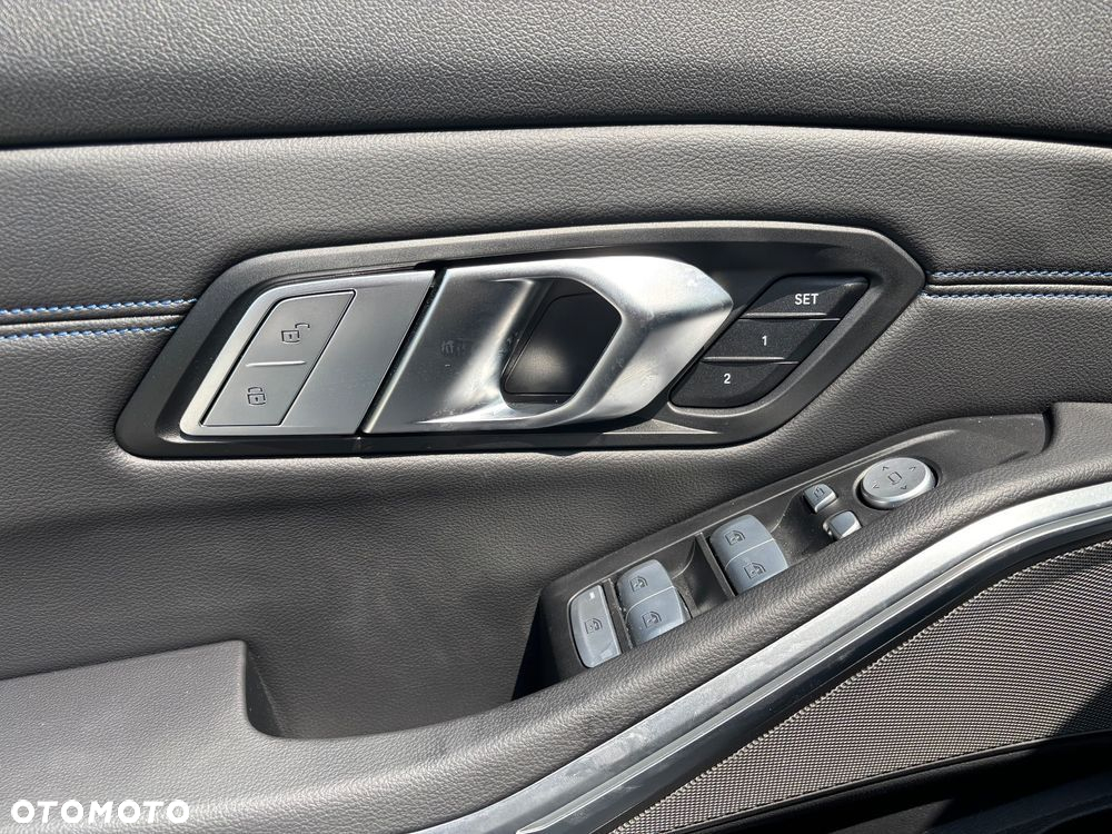BMW Seria 3 M340i xDrive - 21