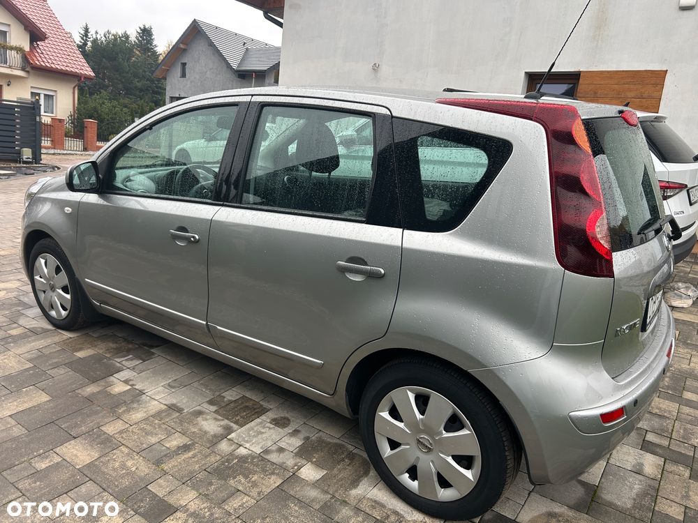Nissan Note 2011 photo 4