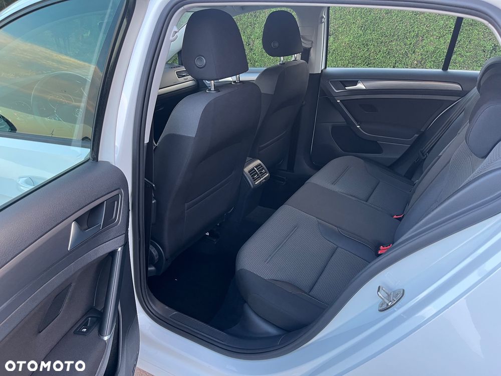 Volkswagen Golf - 27