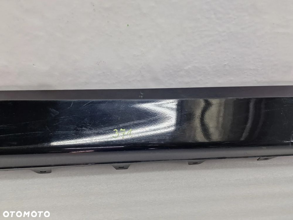 BMW 4 F32 / F33 PRAWA LISTWA PROGOWA / NAKŁADKA PROGU , NR 51777285786 / 7285786 , NR AUKCJI PR371 - 5