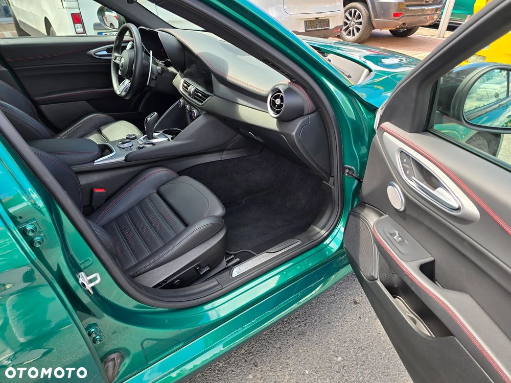 Alfa Romeo Giulia 2.0 Turbo Tributo Italiano Q4 - 12