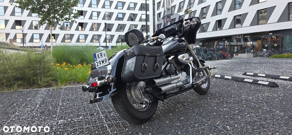 Suzuki Intruder - 12