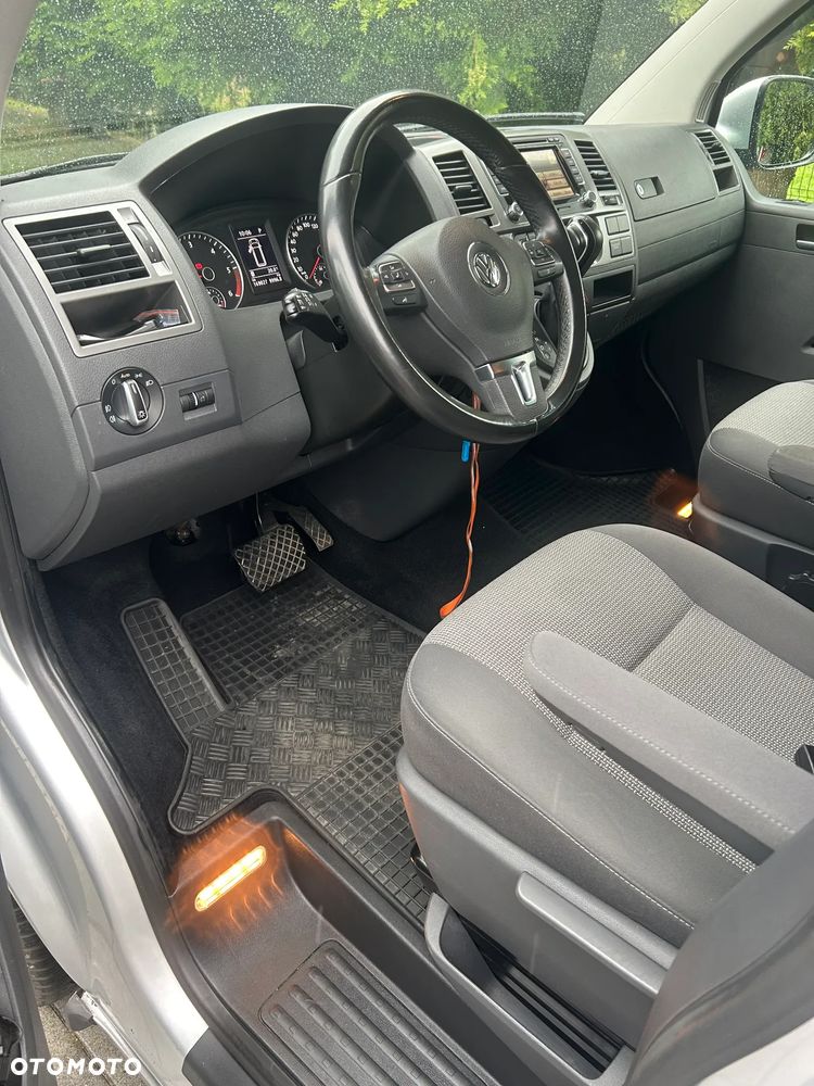 Volkswagen Caravelle - 8