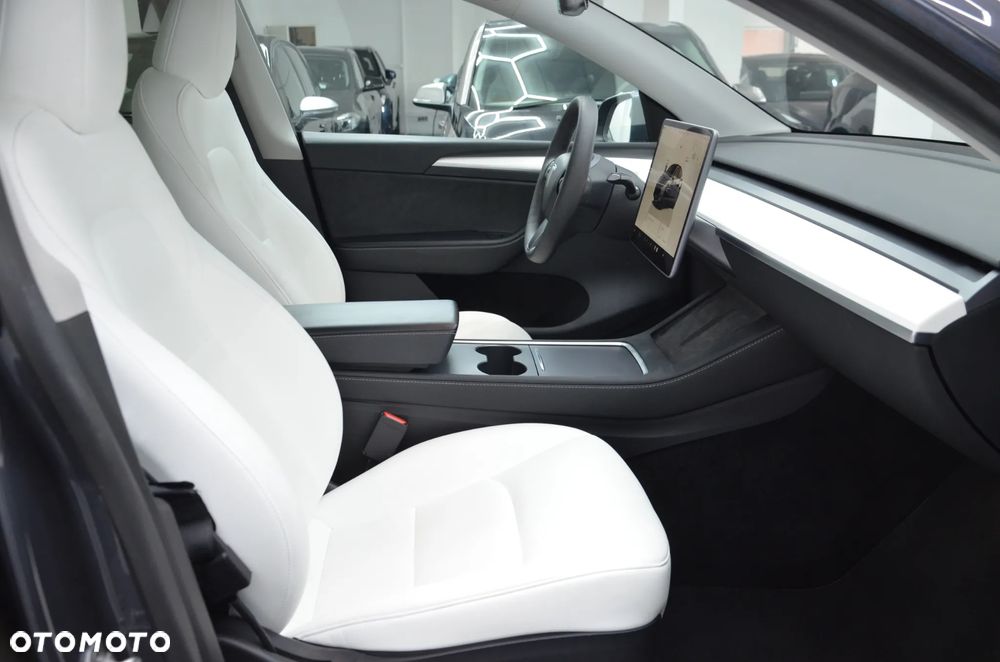 Tesla Model Y Long Range Dual Motor AWD - 14
