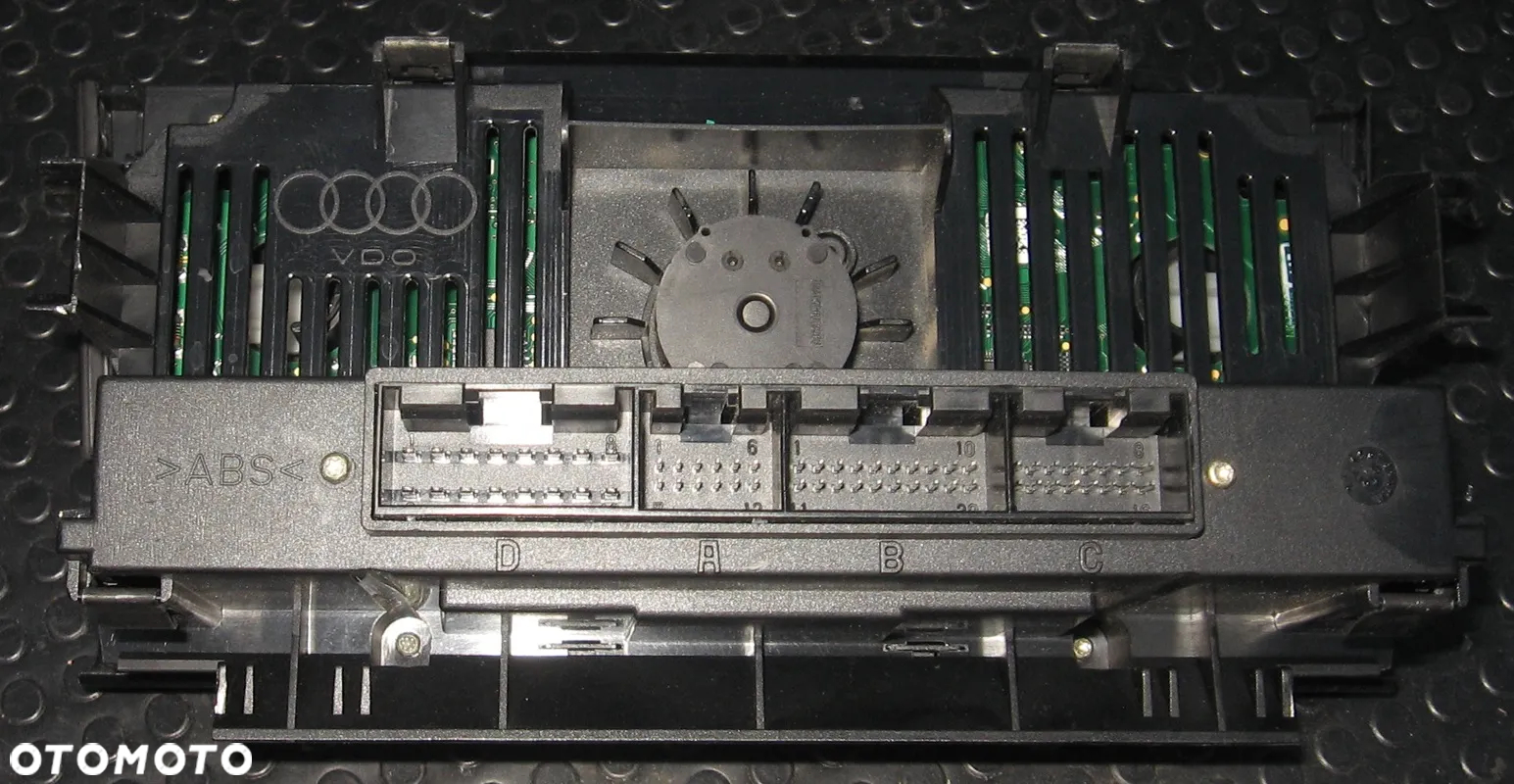 panel klimatyzacji AUDI A3 8P 8P08200435PR - 3