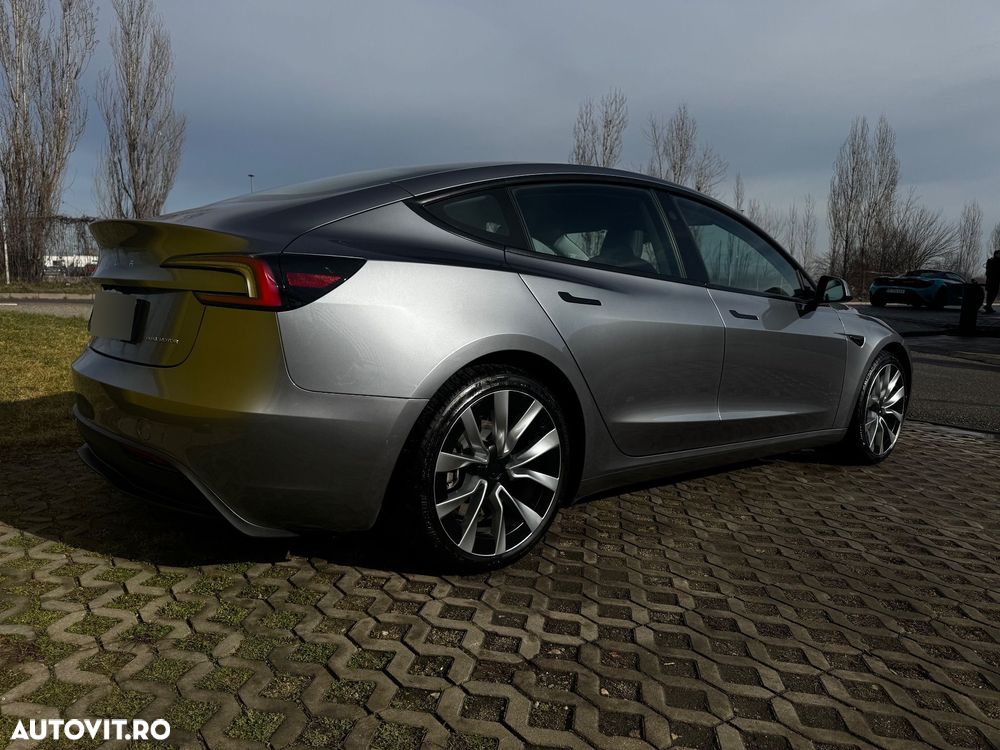 Tesla Model 3 - 4
