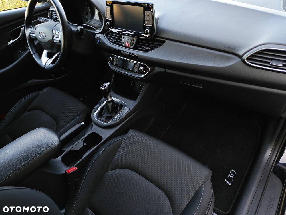 Hyundai i30 blue Kombi 1.6 CRDi Premium - 31