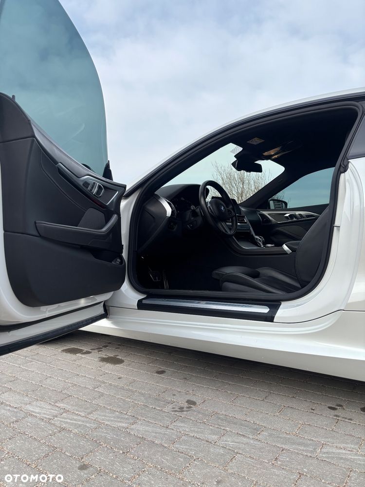 BMW Seria 8 840i - 8