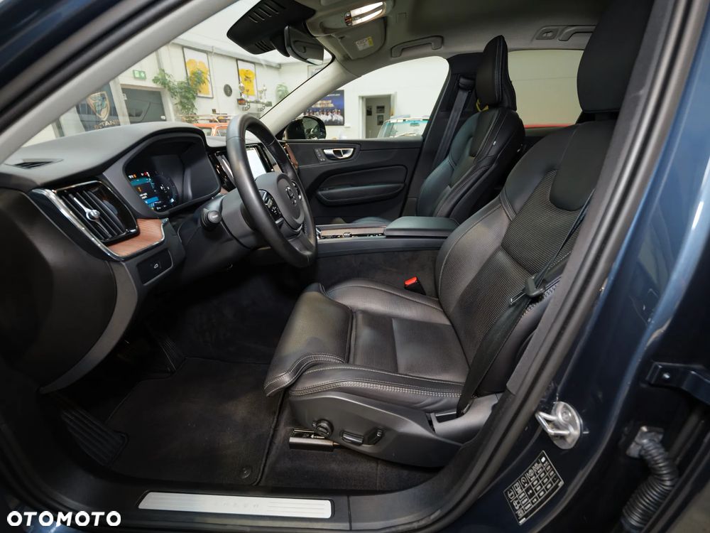 Volvo XC 60 B4 D AWD Plus Dark - 17