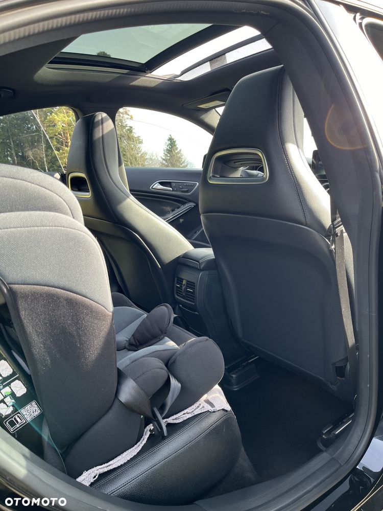 Mercedes-Benz CLA 250 4-Matic AMG Line - 10