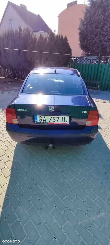 Volkswagen Passat - 4