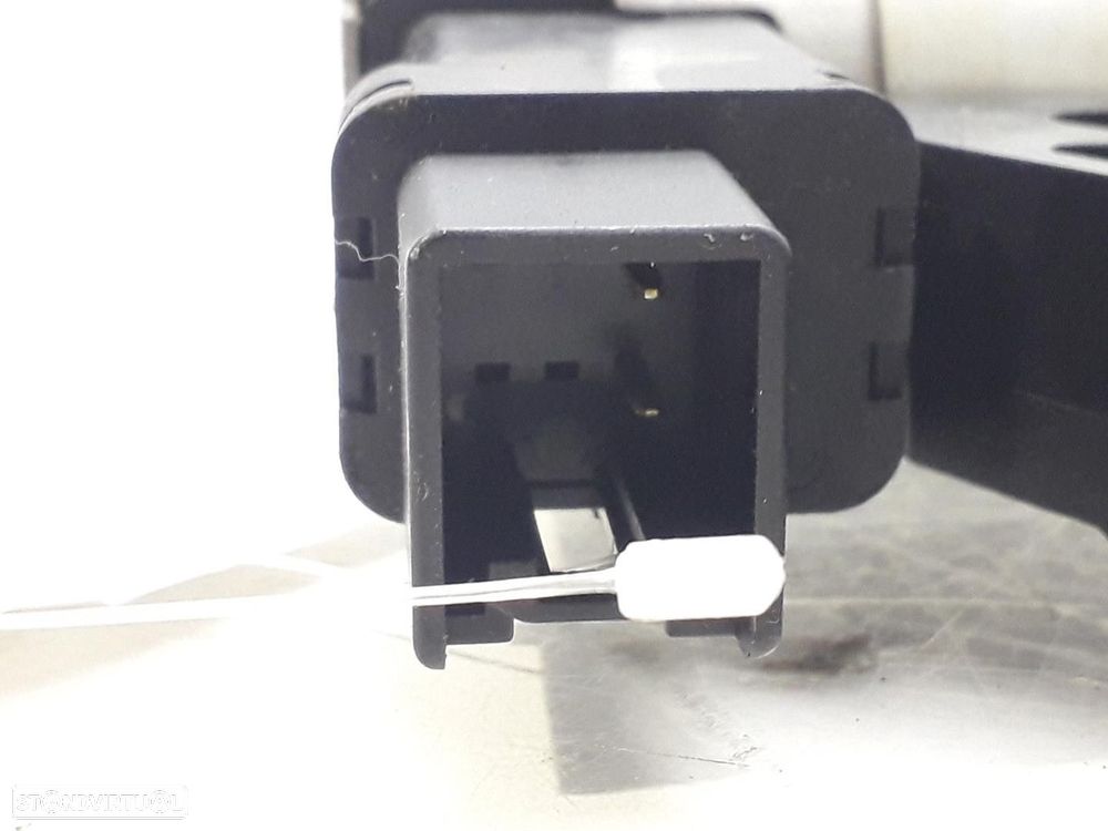 MOTOR ELEVADOR DE VIDRO TRASEIRO ESQUERDO MAZDA 6 HATCHBACK 2004 -GJ6A5858XC - 1