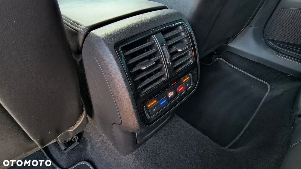 Volkswagen Passat Variant - 33