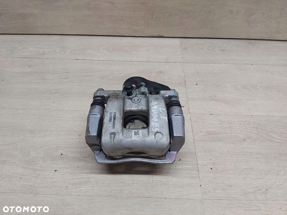 OMODA 5 E5 C5 zacisk lewy tył jarzmo 204003986AA - 1