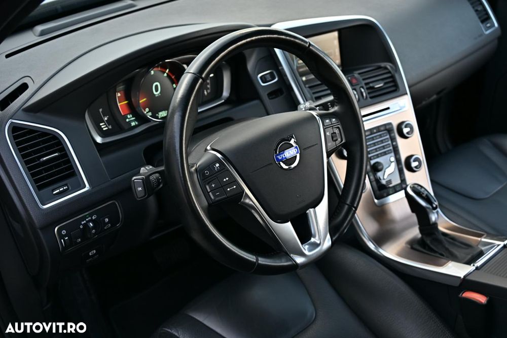 Volvo XC 60 D5 AWD Geartronic Summum - 17
