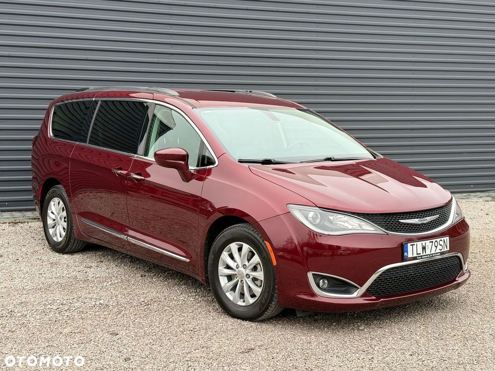 Chrysler Pacifica - 2