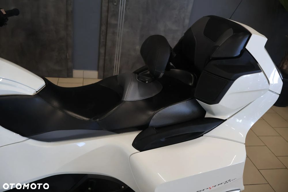Can-Am Spyder - 18