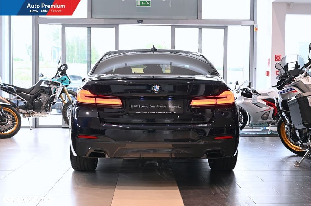 BMW Seria 5 540i xDrive mHEV M Sport sport - 19