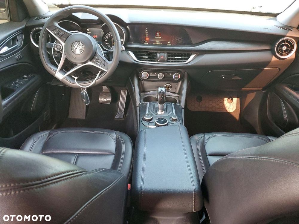 Alfa Romeo Stelvio 2.0 Turbo 16V AT8-Q4 Ti - 7