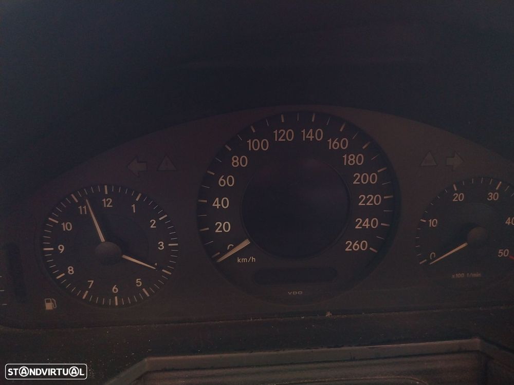 Mercedes-Benz E 220 CDI Auto Avantgarde - 5