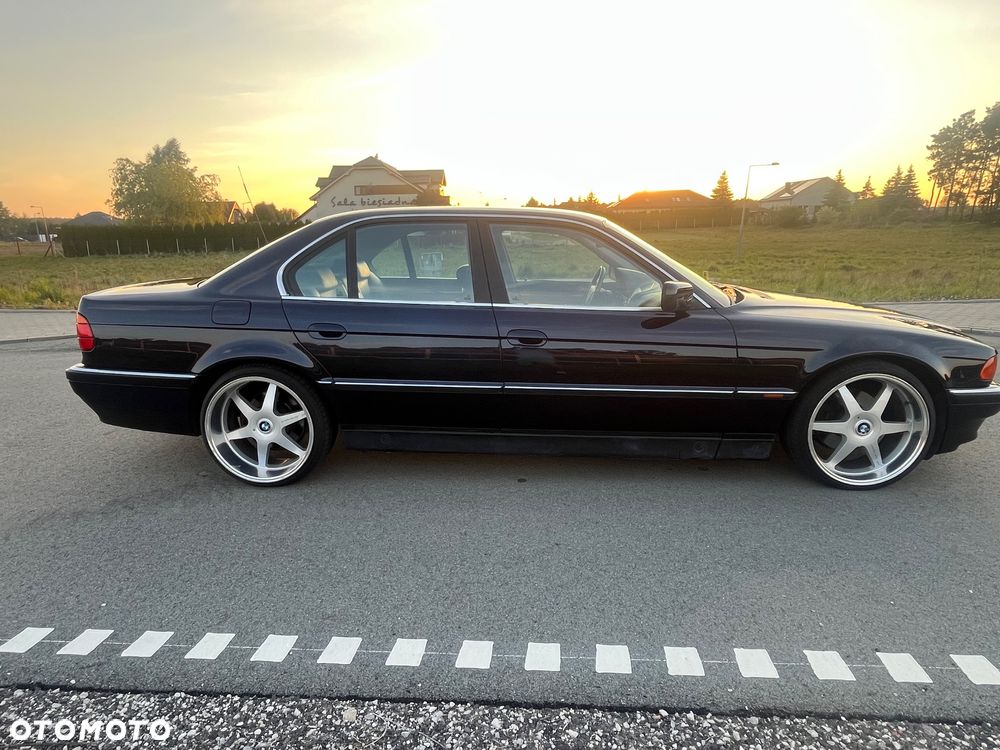 BMW Seria 7 740i V8 - 7