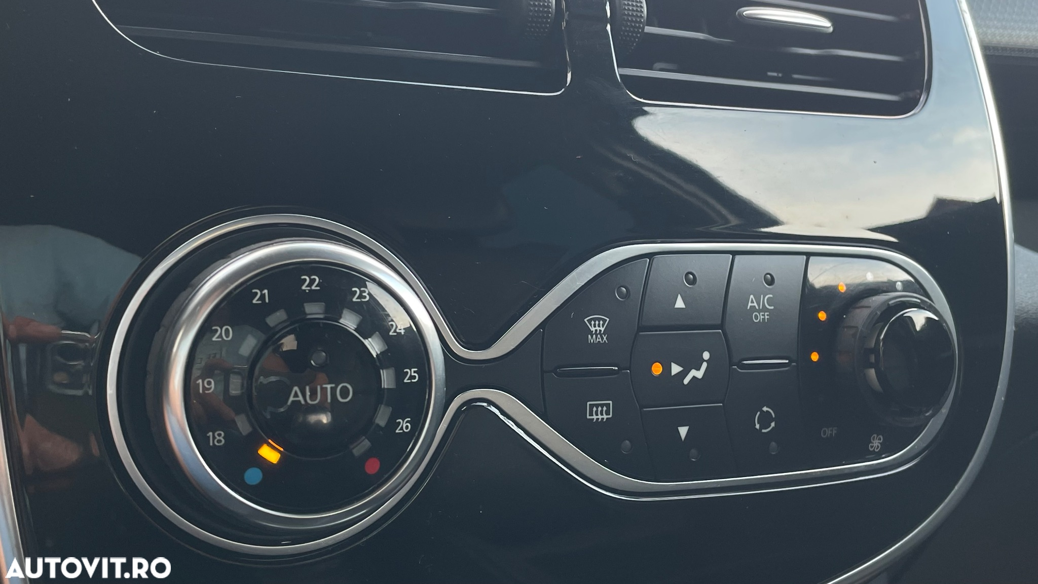 Renault Clio (Energy) dCi 90 Start & Stop INTENS - 19