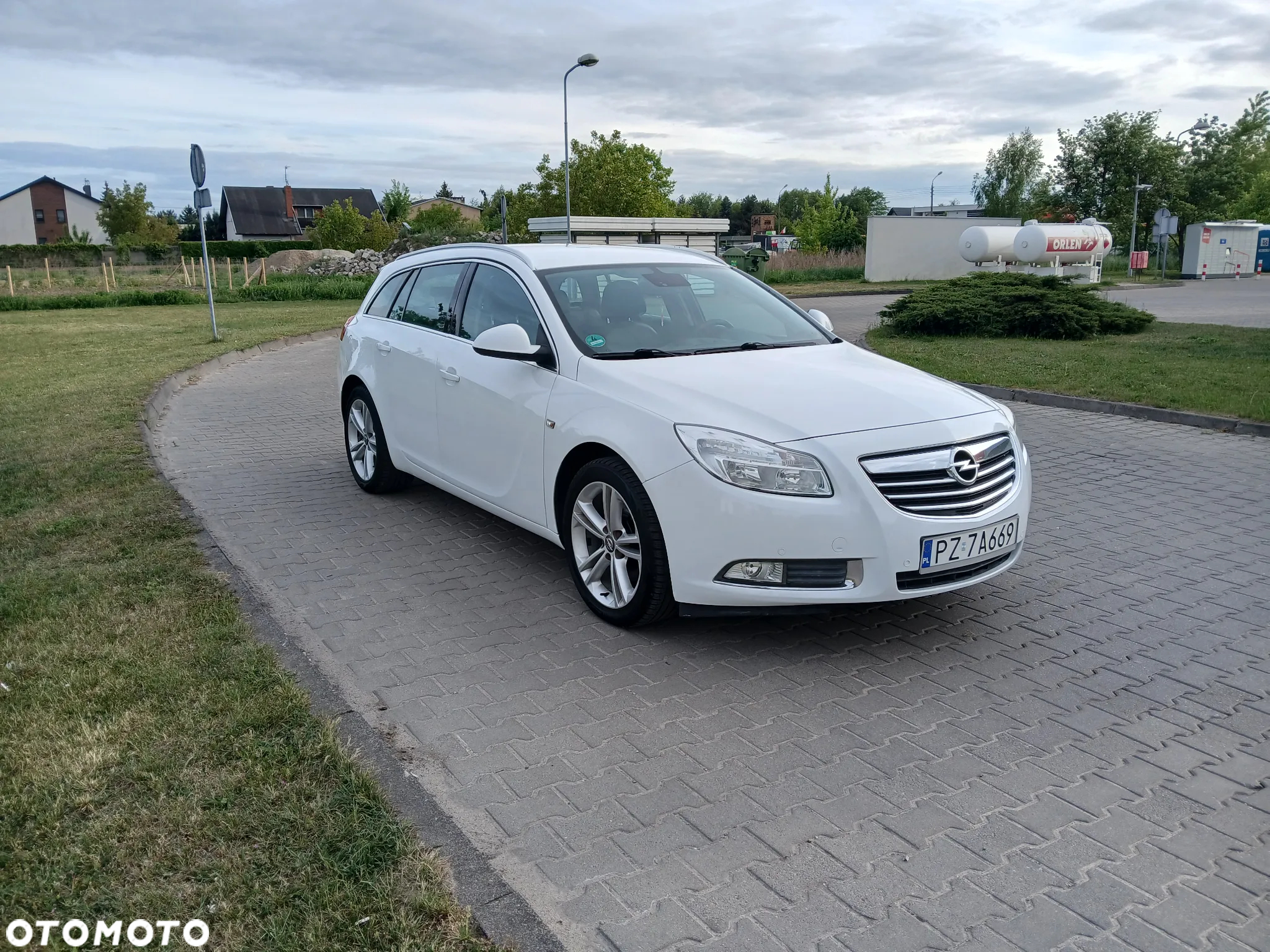 Opel Insignia 1.6 Turbo Sports Tourer Cosmo - 2