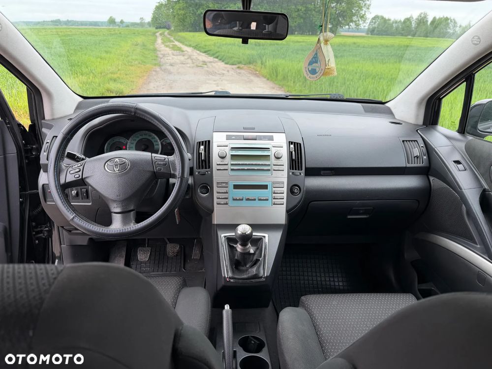 Toyota Corolla Verso 2.2 D-4D Gold - 9