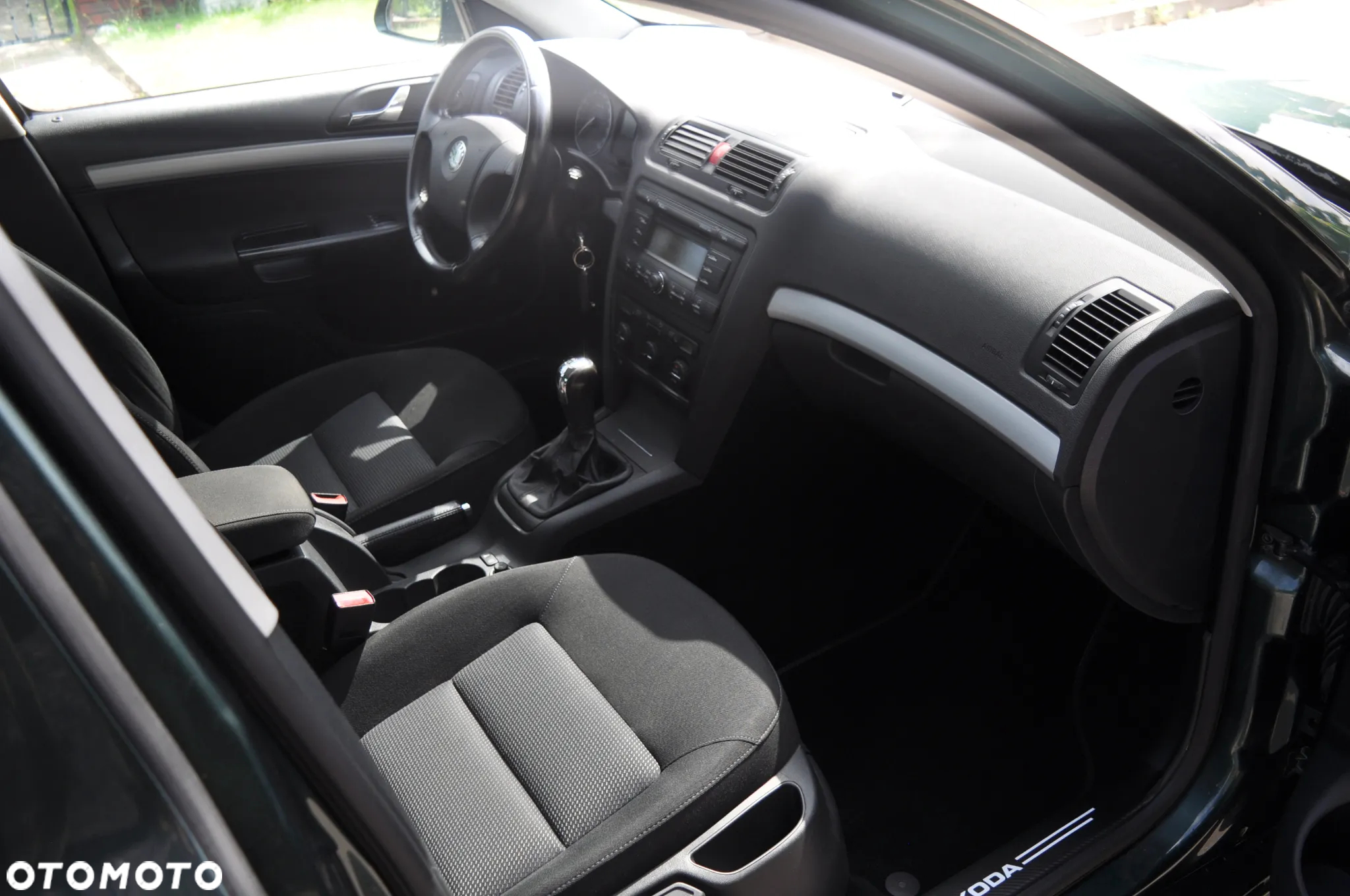 Skoda Octavia 1.6 Elegance - 24