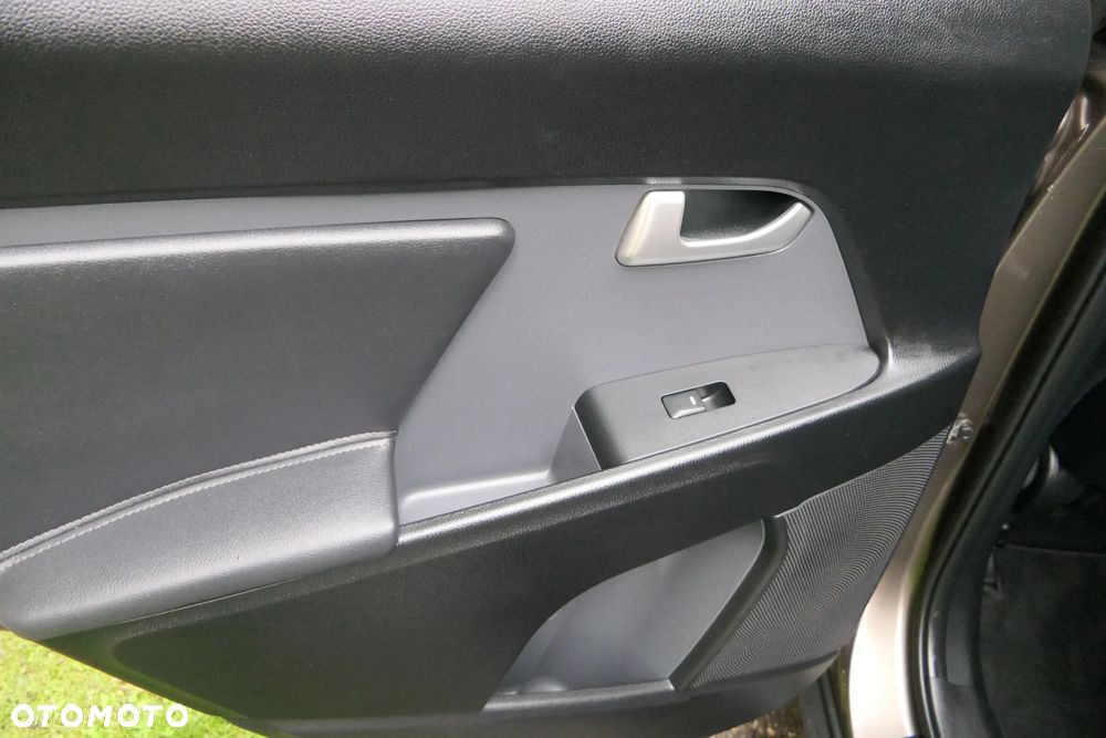 Kia Sportage 2.0 L - 25