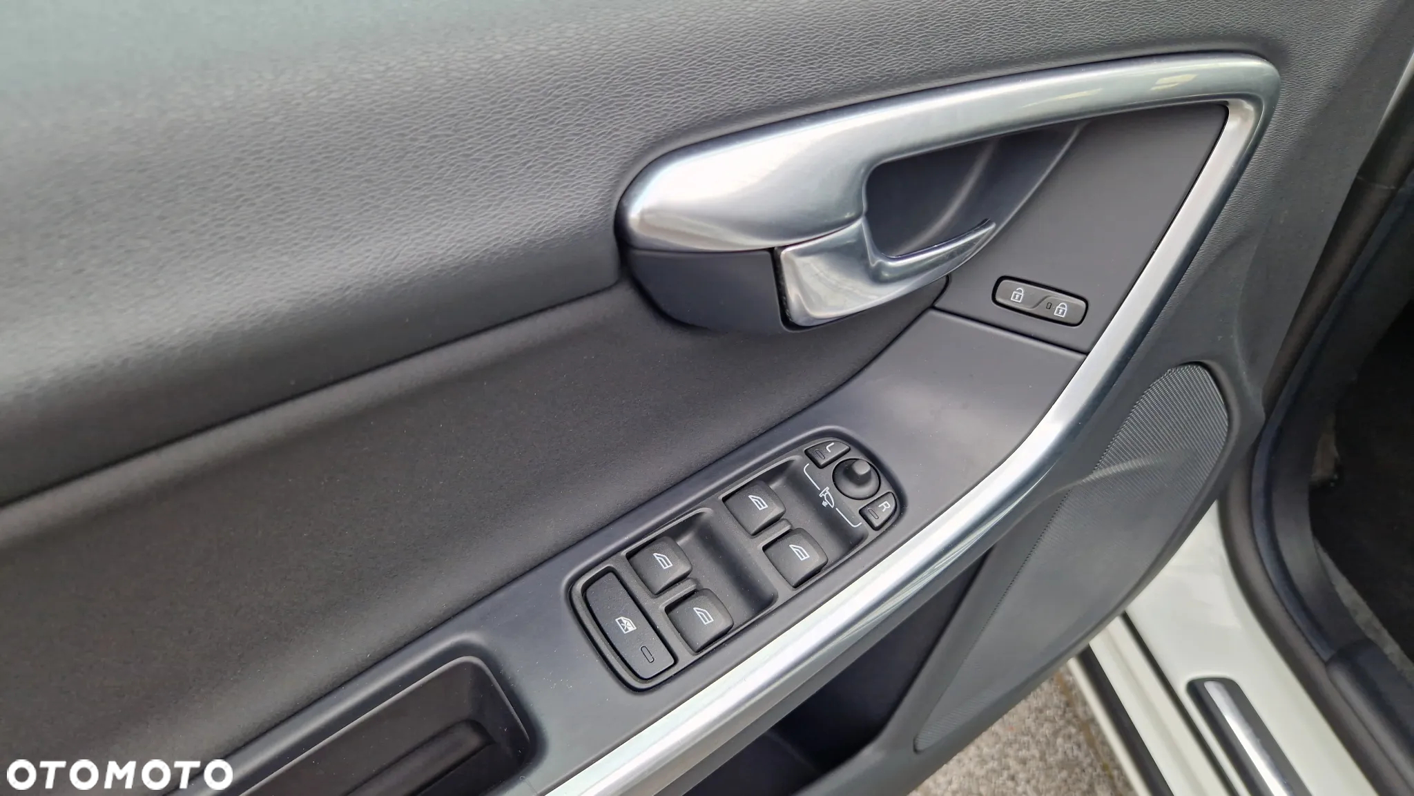 Volvo V60 D3 Momentum - 28