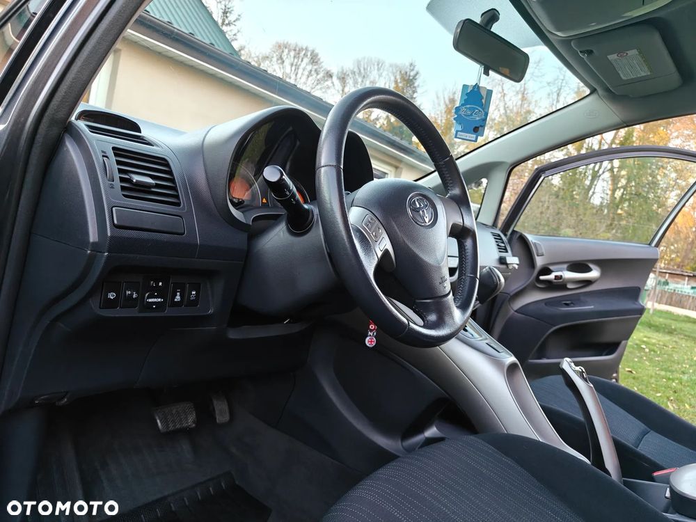 Toyota Auris - 11