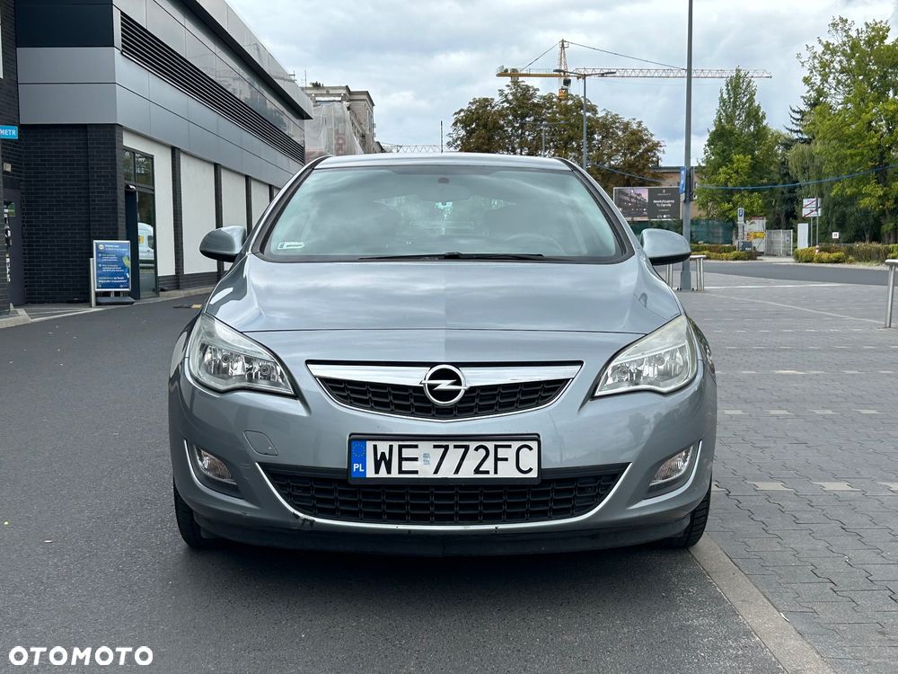 Opel Astra 2012 photo 2
