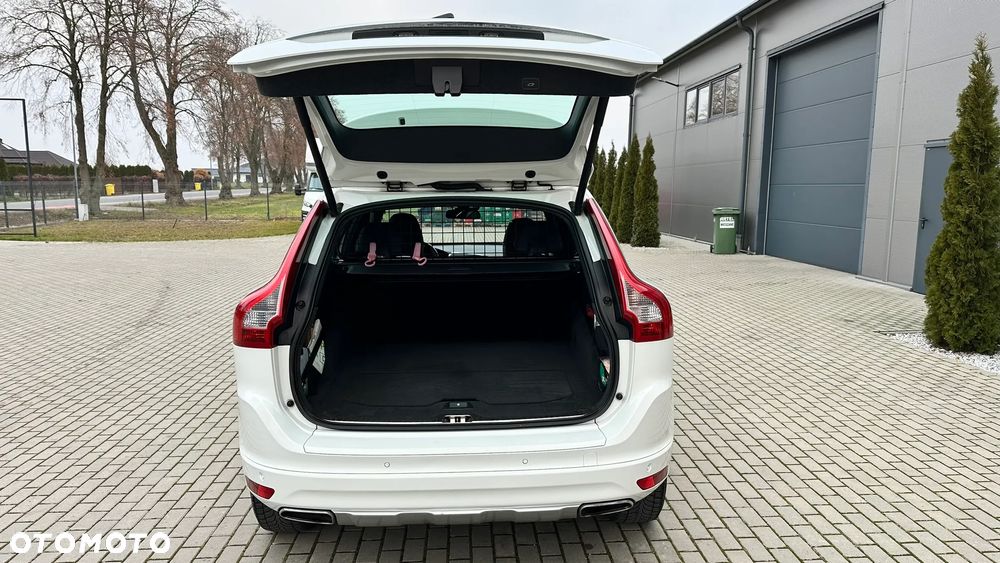 Volvo XC 60 D5 AWD Momentum - 9