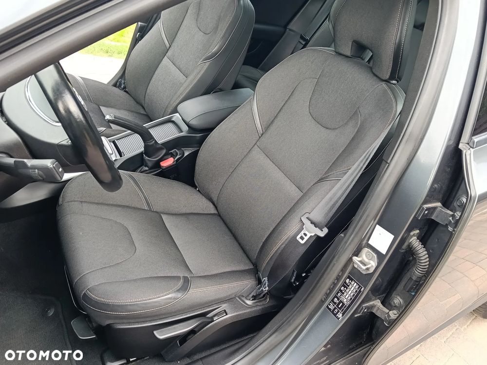 Volvo V40 Cross Country D3 Momentum - 13