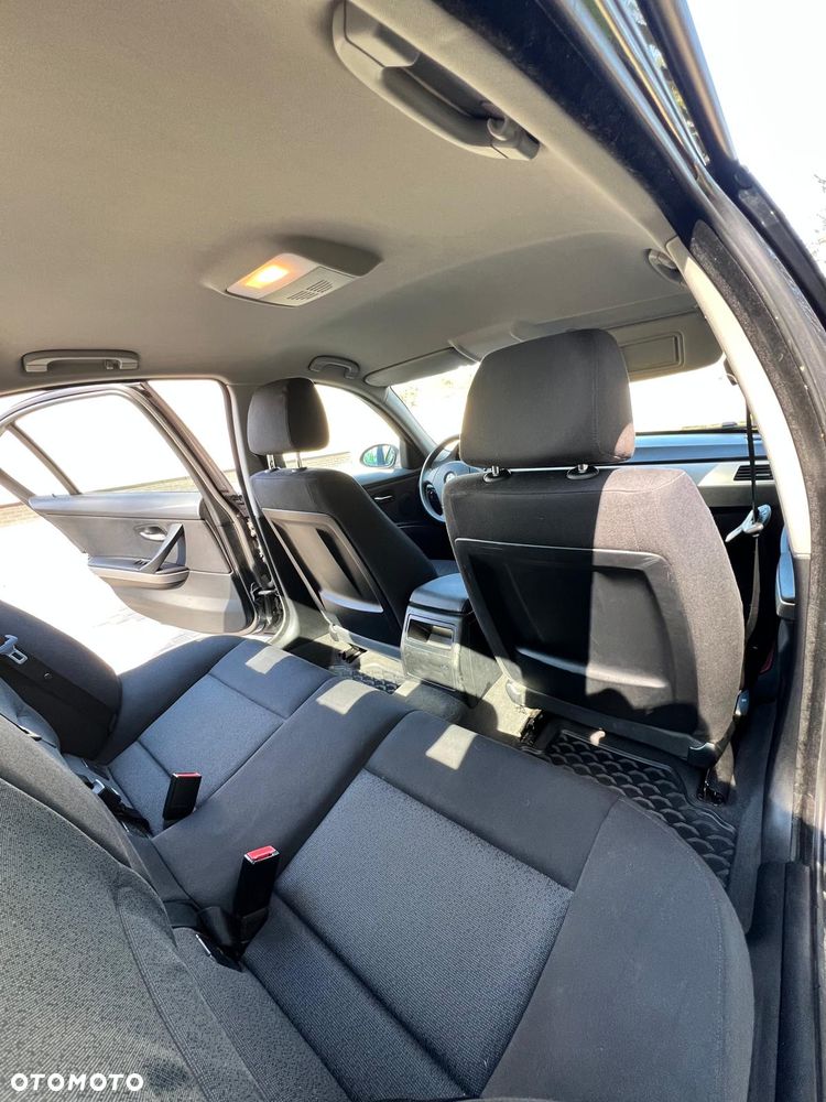 BMW Seria 3 318i - 25