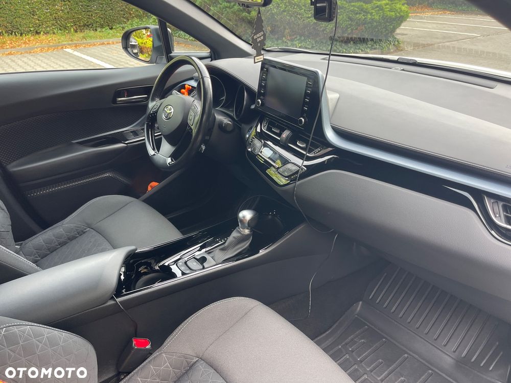 Toyota C-HR 2.0 Hybrid Team Deutschland - 29