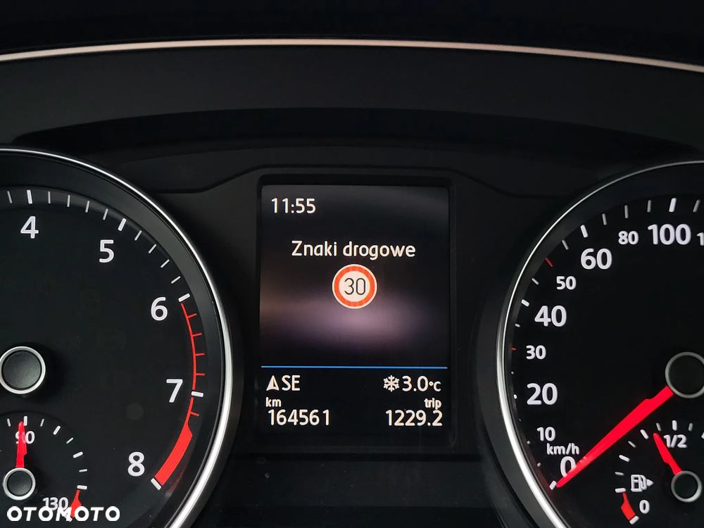 Volkswagen Passat - 11