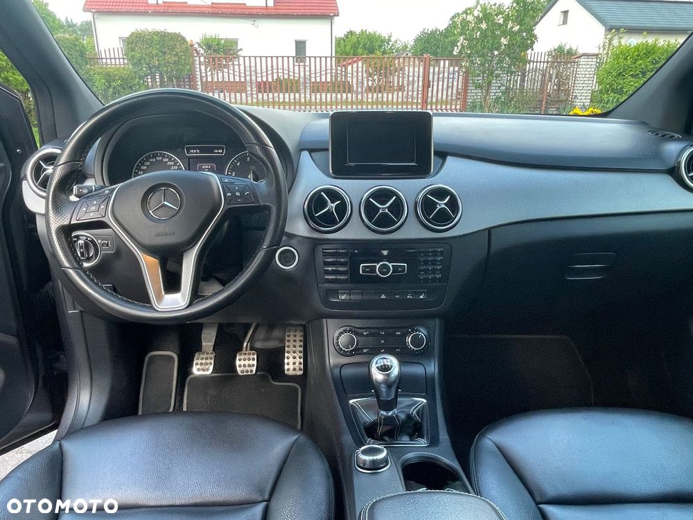 Mercedes-Benz Klasa B 180 Peak Edition - 28