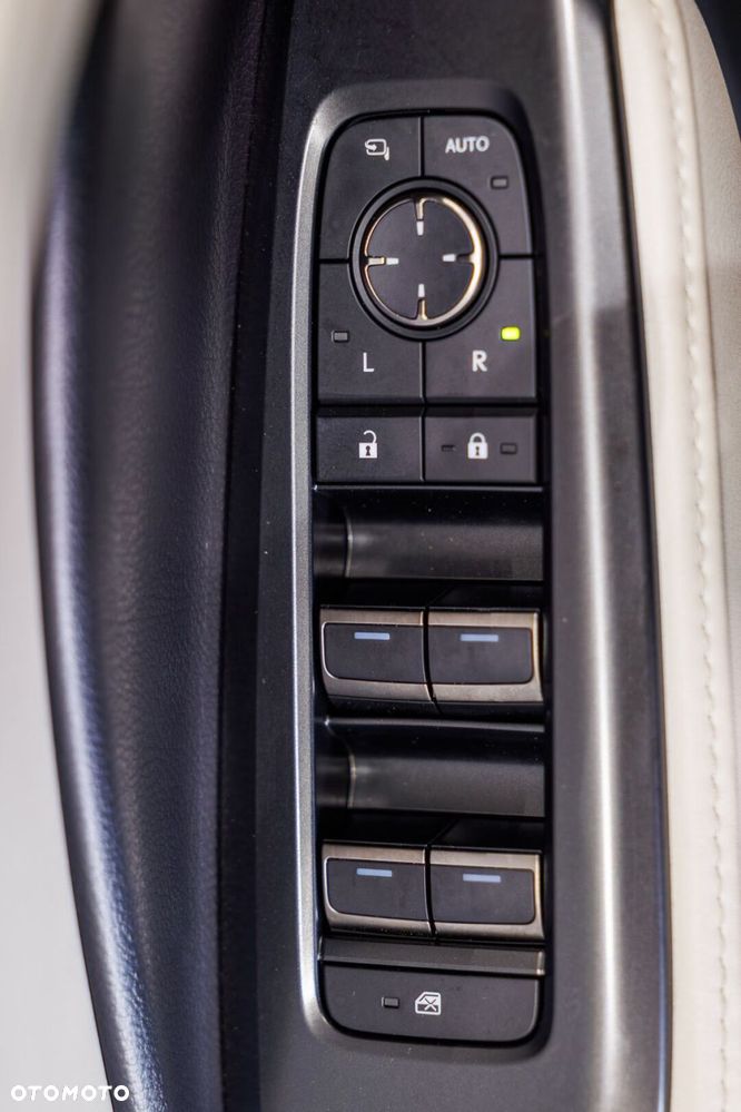 Lexus LBX 1.5 Hybrid Elegant - 35