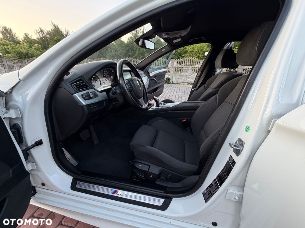 BMW Seria 5 525d xDrive - 21